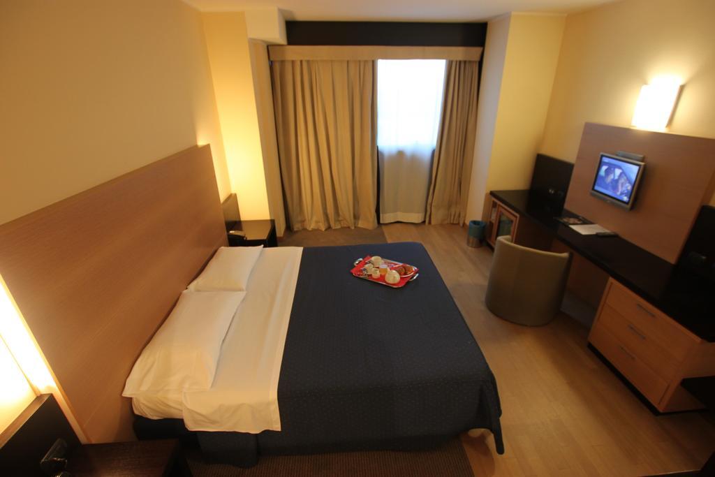 Golf Hotel Milano Opera Room photo