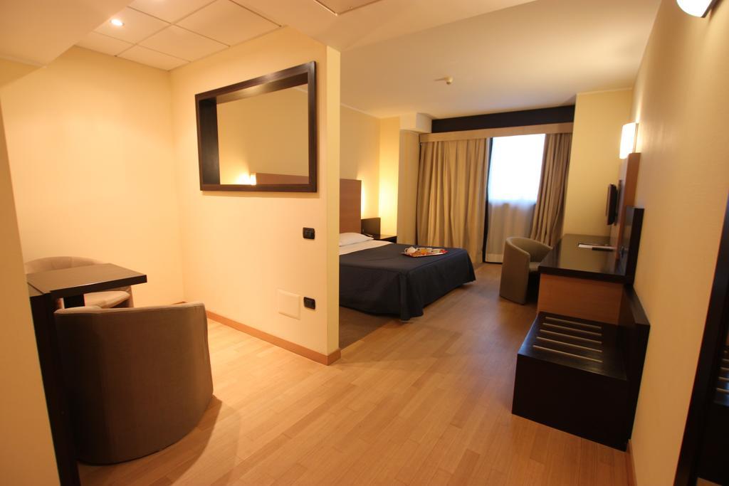 Golf Hotel Milano Opera Exterior photo
