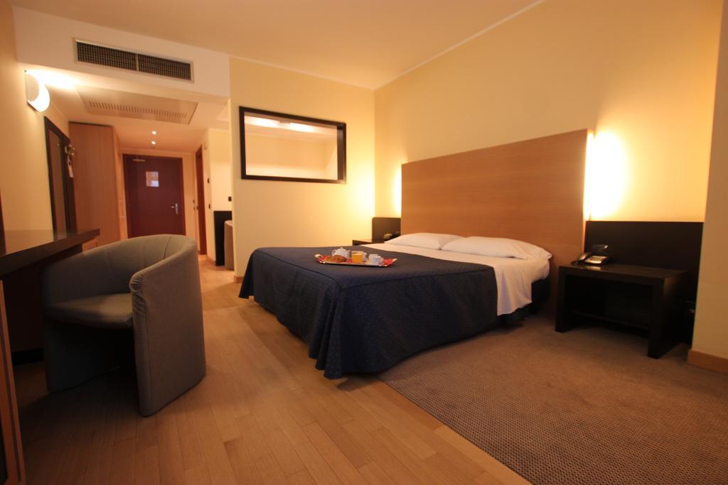 Golf Hotel Milano Opera Room photo
