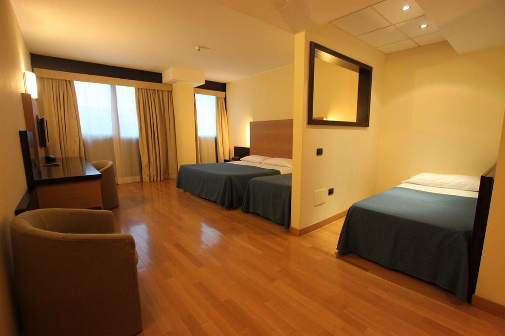 Golf Hotel Milano Opera Room photo